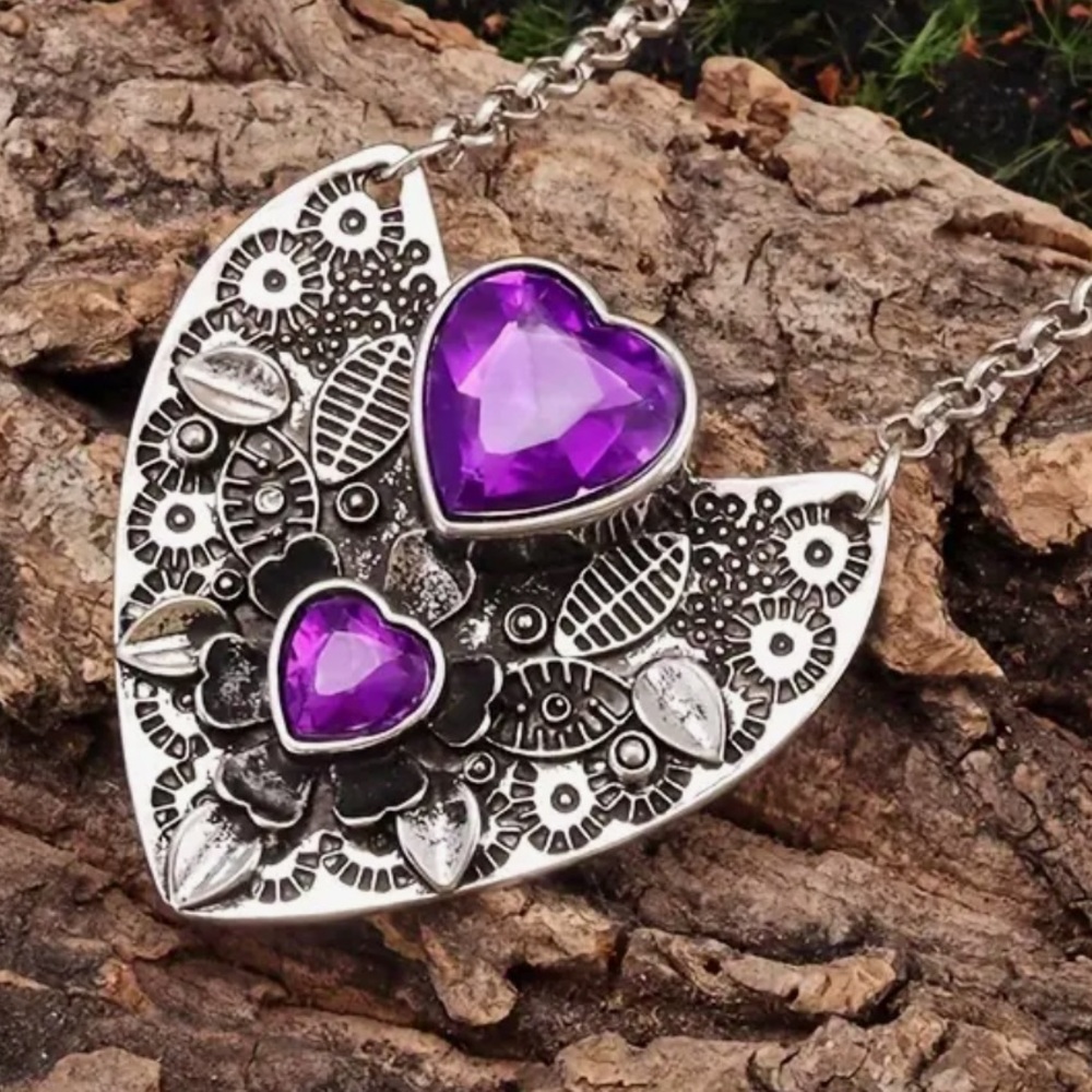 NWOT - Vintage Inspired Purple Heart Necklace